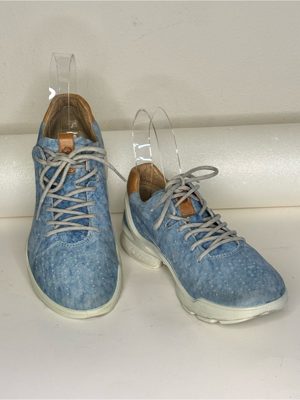 Ecco Women’s Biom Street Indigo Leather Lace-Up Sneakers with Tan Accents Size 8